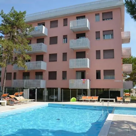 Luminous Flat With Balcony-beahost Apartman